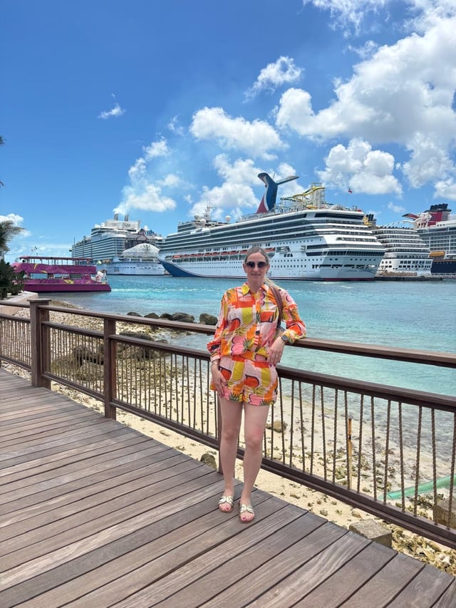 Cruceros atracados en un puerto del Caribe